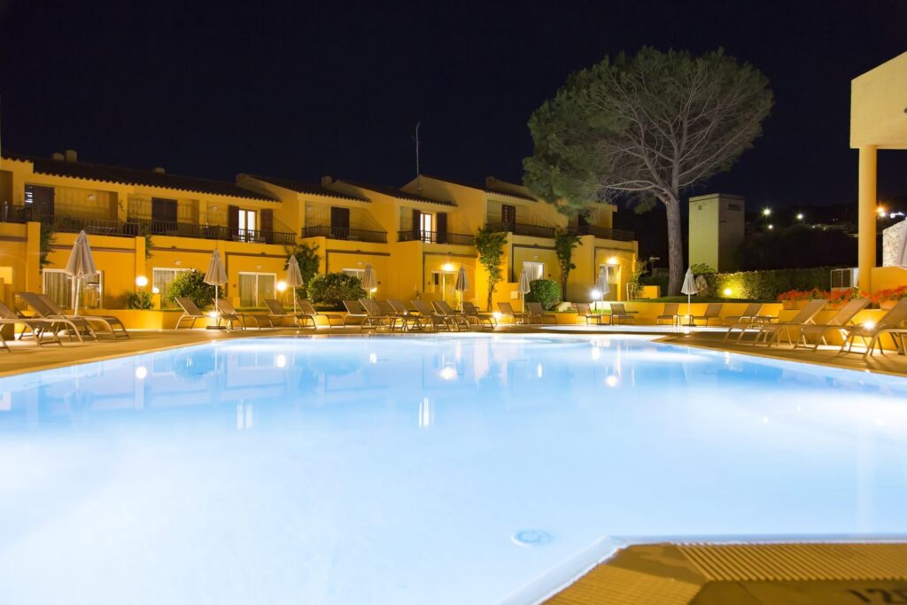 blu_hotel_laconia_piscina_notturno_night