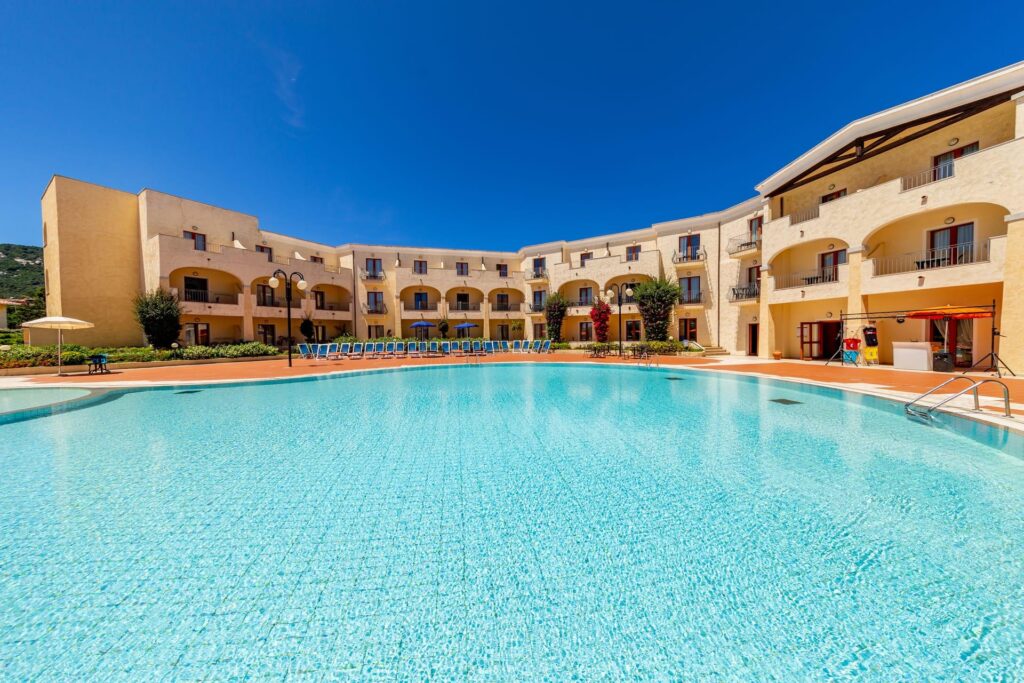 blu_hotel_morisco_piscina_pool_sardegna_sardinia